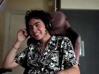 Nieshaperkins  live sex cam