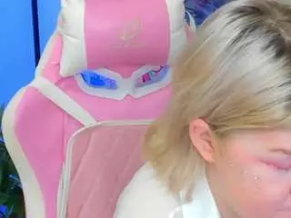 Sara-moor  live sex cam