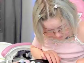 Sara-moor  live sex cam