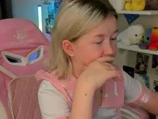 Sara-moor  live sex cam