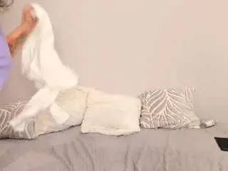 Lindainsatiable  live sex cam