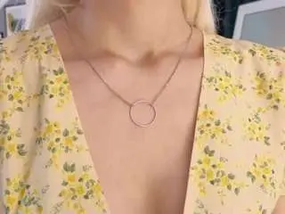 Naomi-demio  live sex cam