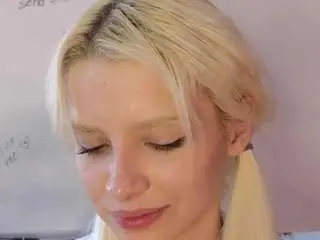 Naomi-demio  live sex cam