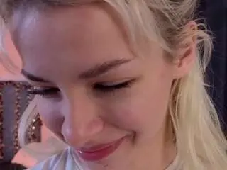 Naomi-demio  live sex cam