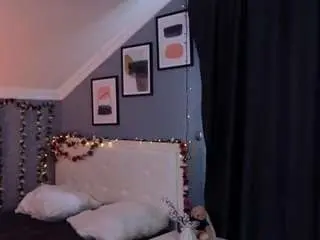 Naomi-demio  live sex cam