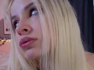 Naomi-demio  live sex cam