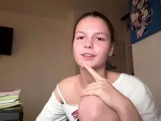 Adelinapisarski  live sex cam