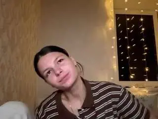 Adelinapisarski  live sex cam