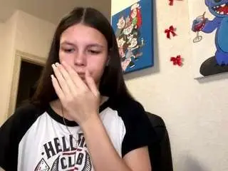 Adelinapisarski  live sex cam