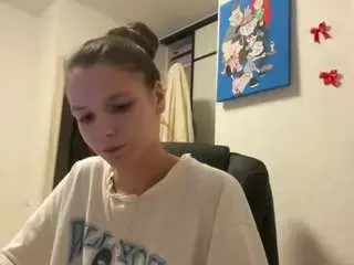 Adelinapisarski  live sex cam