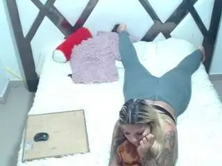 Chloexbigaass  live sex cam