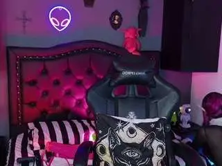 Isis-raichu  live sex cam