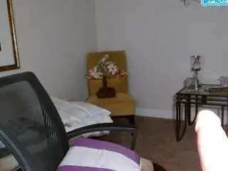 Londonsquirts  live sex cam