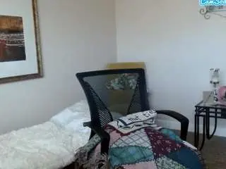 Londonsquirts  live sex cam