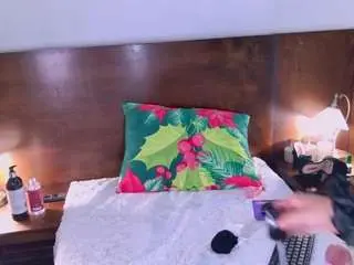 Kiara-layla  live sex cam