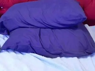 Kiara-layla  live sex cam