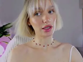 Ruby-mae  live sex cam