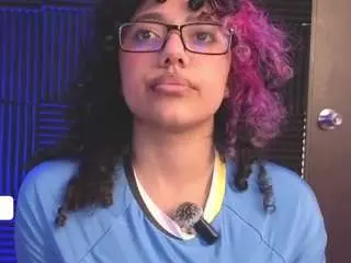 Luckyswgson  live sex cam