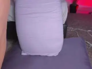 Sweet-booty  live sex cam