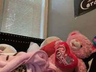 Urfavsquirtxo  live sex cam