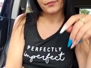 Aleoutdoorqeen  live sex cam