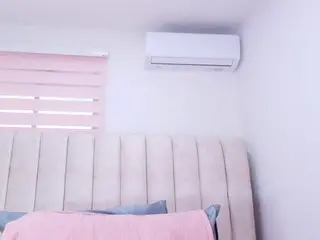 Rubi-hops  live sex cam