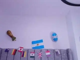 Rubi-hops  live sex cam