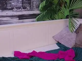 Milkyjulyg  live sex cam