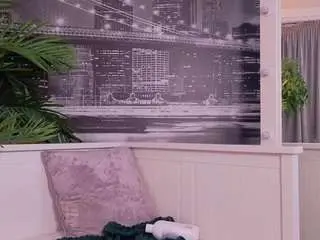 Milkyjulyg  live sex cam