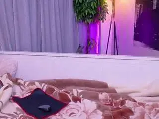 Milkyjulyg  live sex cam