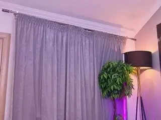 Milkyjulyg  live sex cam
