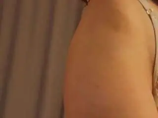 Maxinegise  live sex cam