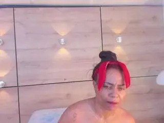 Thaylanaa  live sex cam