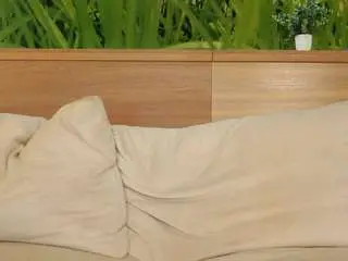 Catricekniffin  live sex cam