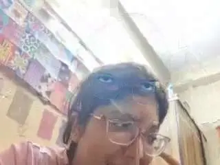 Cutiepieshe  live sex cam