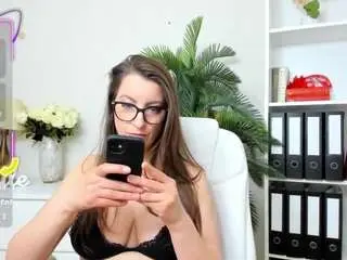 Raisawest  live sex cam