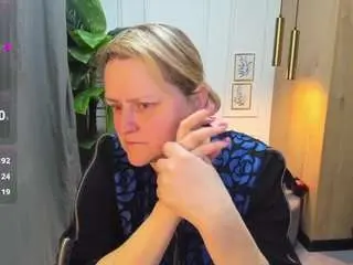 Scarlettsoft  live sex cam