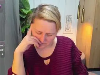 Scarlettsoft  live sex cam