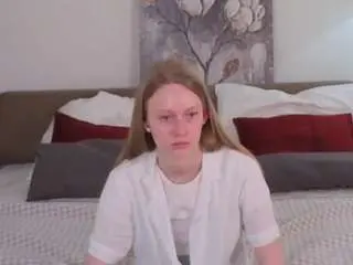 Linnroarty  live sex cam