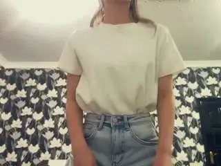 Winifredailiff  live sex cam