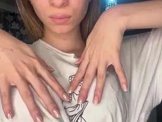 Winifredailiff  live sex cam