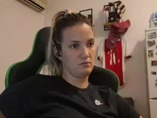 Laraedonnel  live sex cam