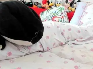 Lovelywoman23  live sex cam