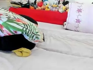 Lovelywoman23  live sex cam