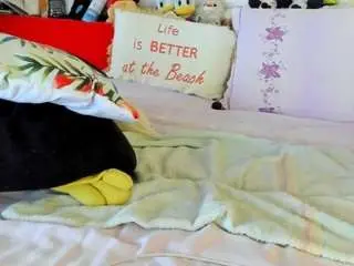 Lovelywoman23  live sex cam