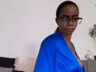 Officialchloecollins  live sex cam