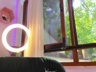 Awesome-jolie  live sex cam