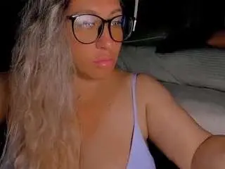 Foxxy-lady  live sex cam