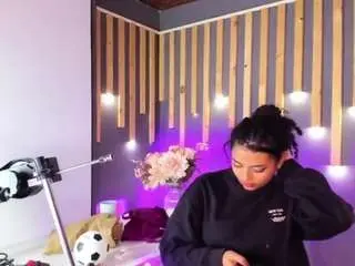 Scaarleett11  live sex cam