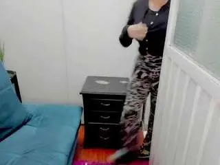 Penelope47  live sex cam